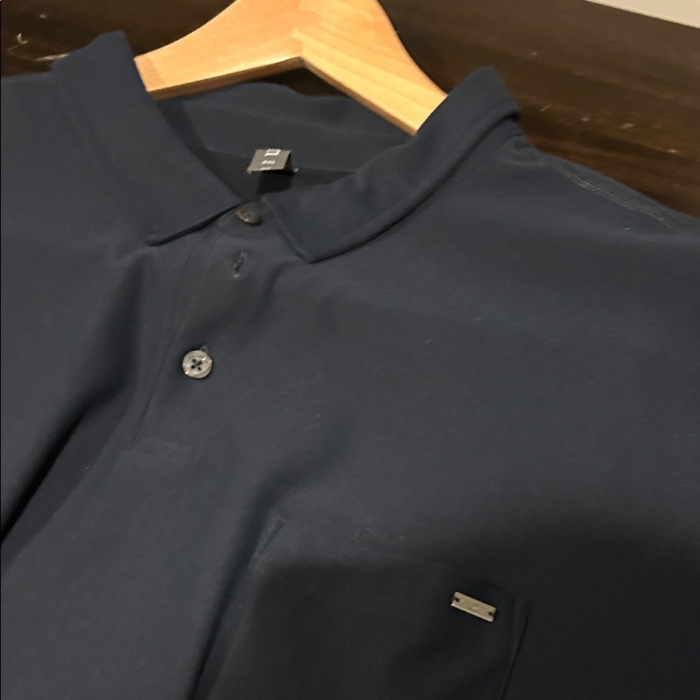 Vuori Men's Polo Shirt in Black and Navy
Set of 2. - Picture 7 of 7